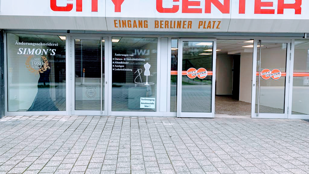 Ladenfront der Änderungsschneiderei Simon's im City Center Herne, Eingang Berliner Platz